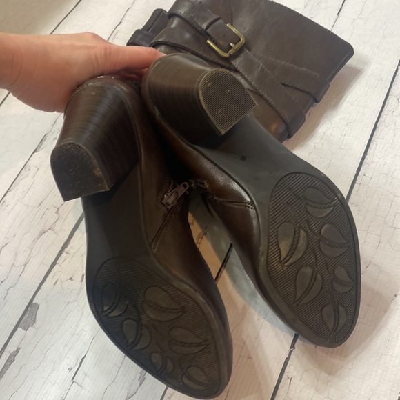 Brown Heel Boots - Picture 5 of 7